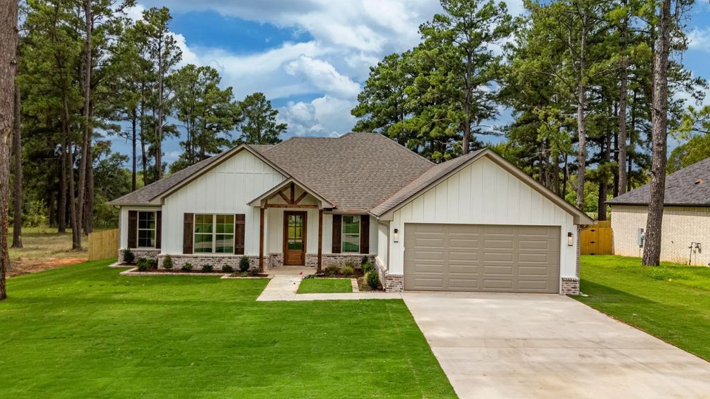 12124 Pinecrest Drive, Flint