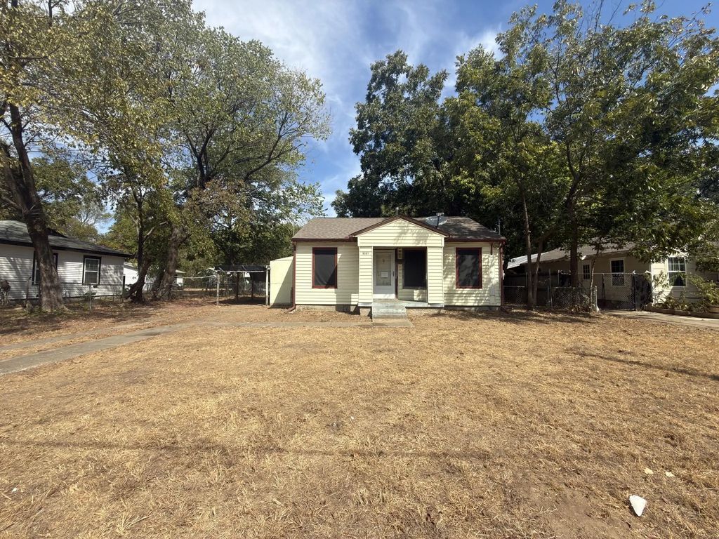 8367 Transit Street, Dallas