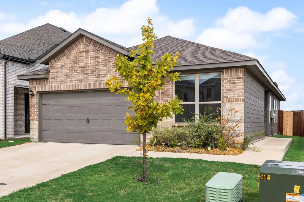 1652 Edgeway Drive, Aubrey