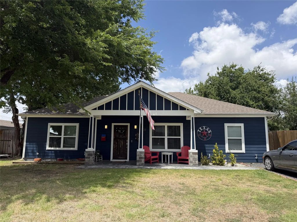 1338 S Pine Street, Grapevine