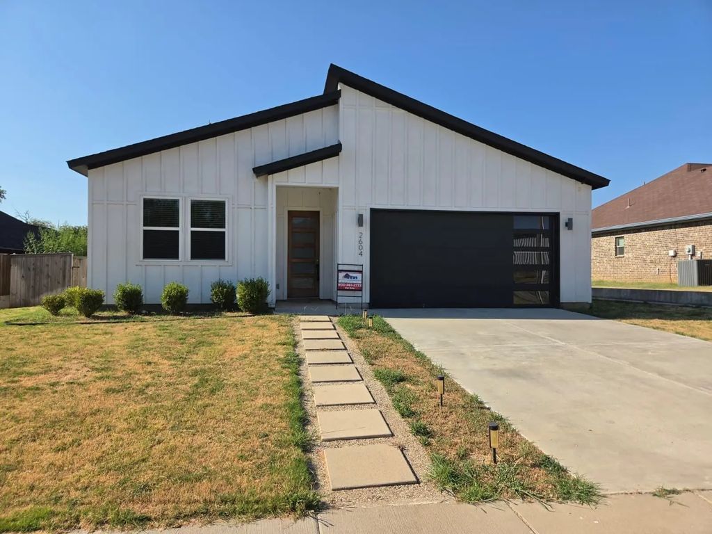 2604 Flora Lane, Denison