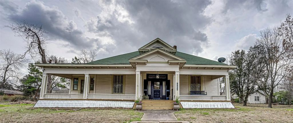 1515 Caddo Street, Commerce