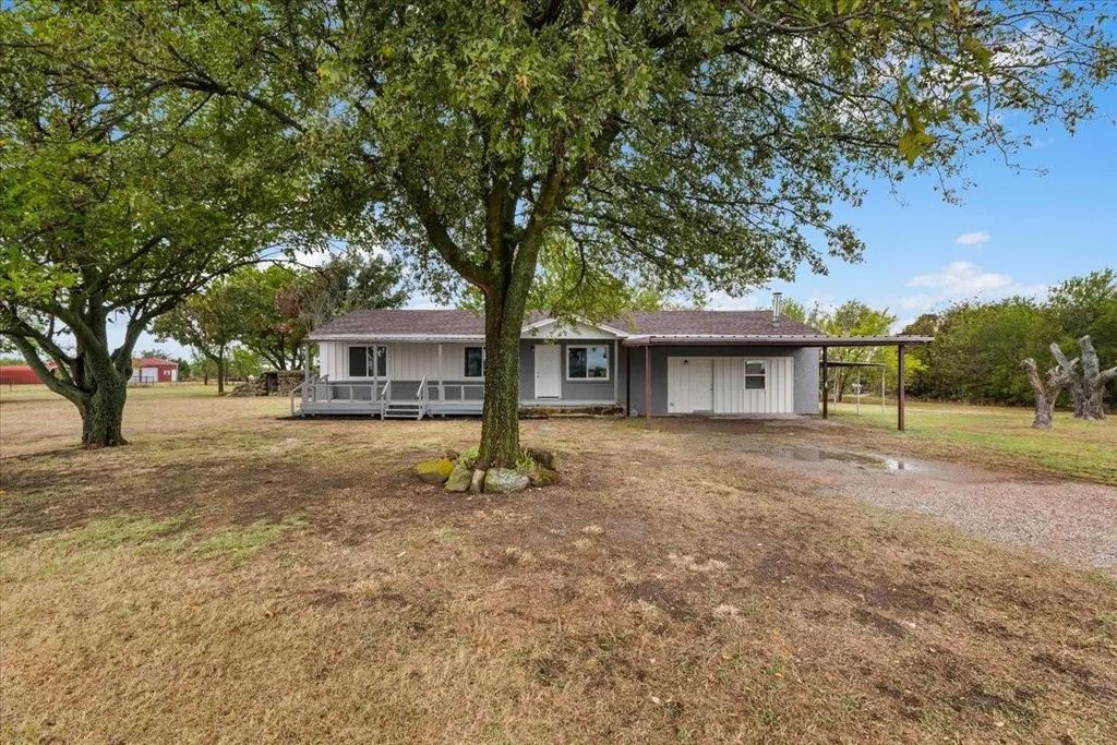 319 Green Acres Road, Weatherford