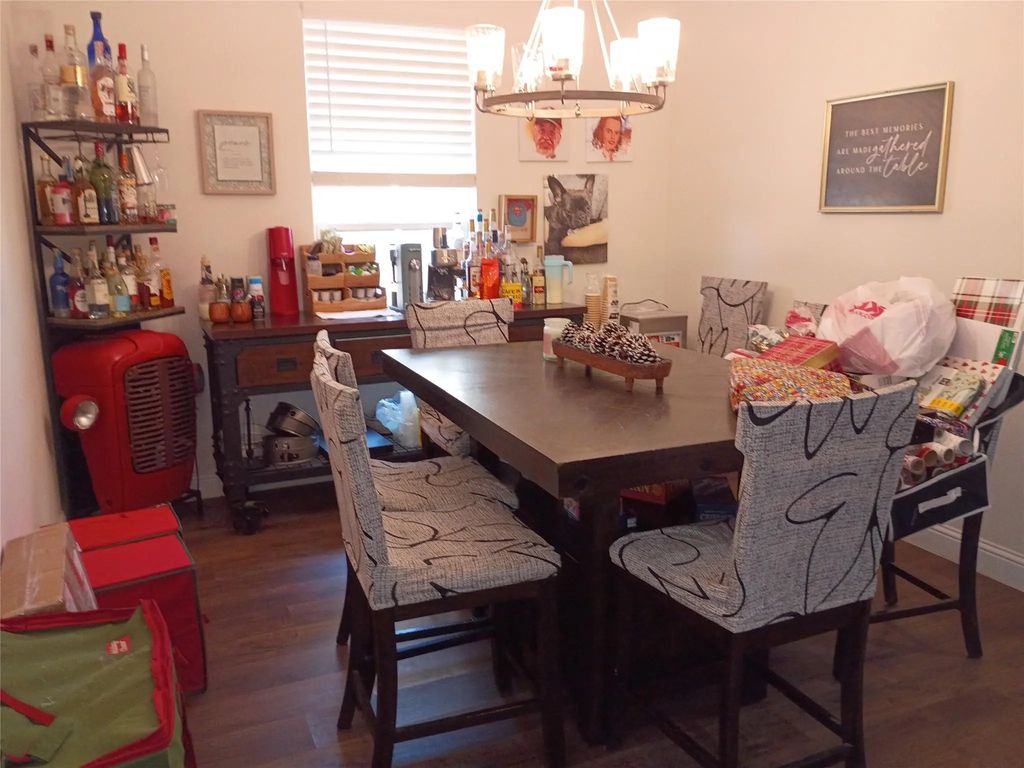 2806 Hackberry Drive, Ennis