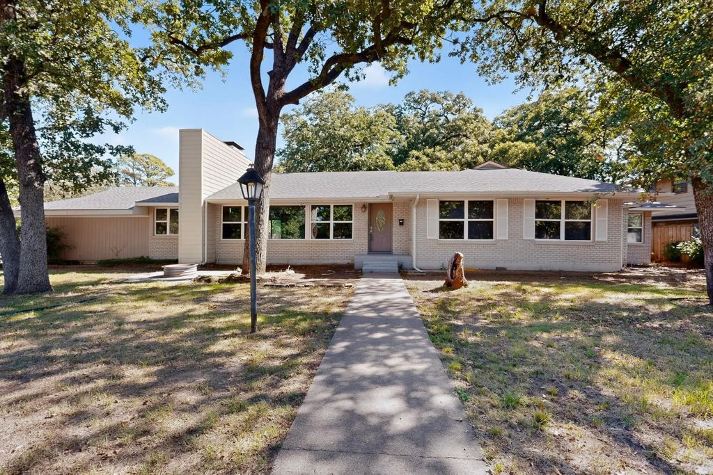 2314 Wales Place, Irving