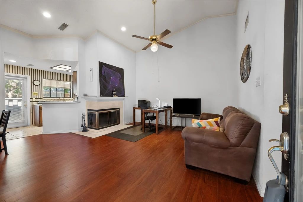 401 Pebble Way 237, Arlington
