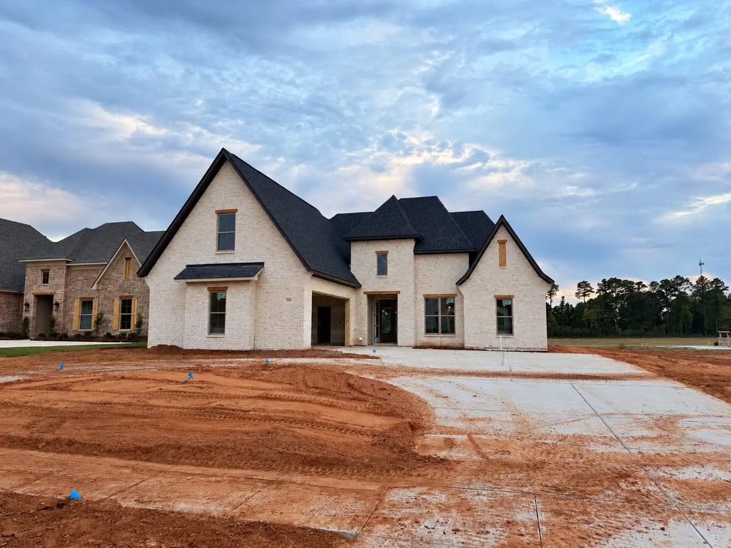 302 Coyote Run, Haughton