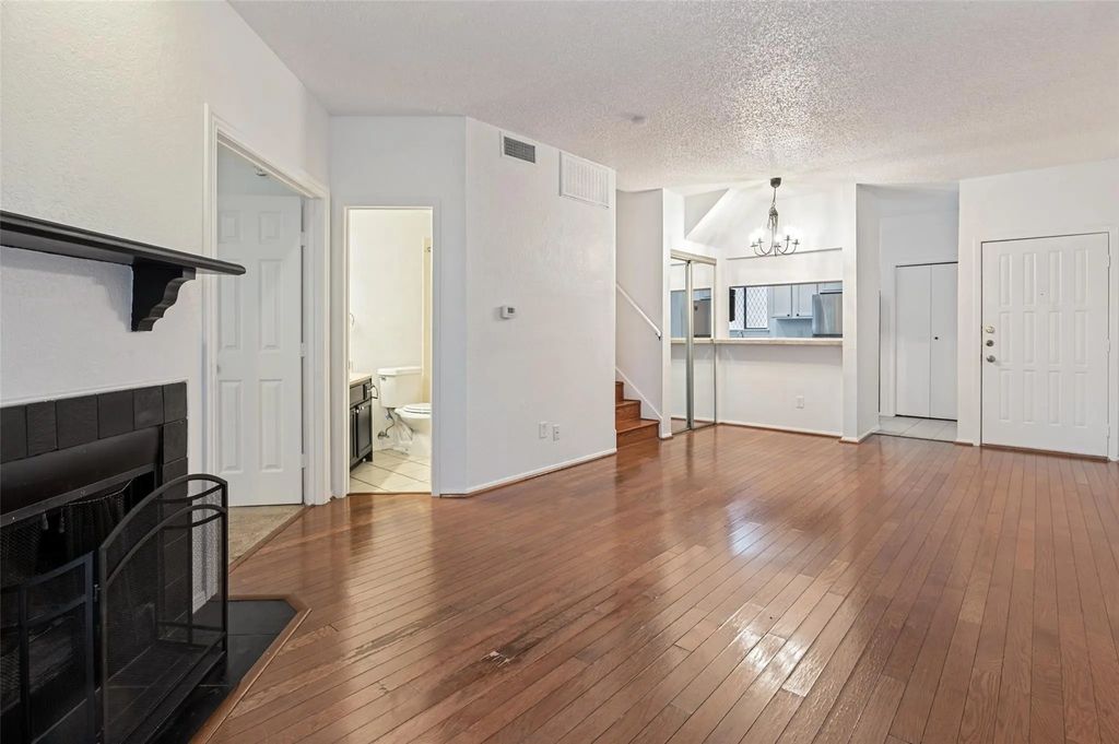 5550 Spring Valley F22, Dallas