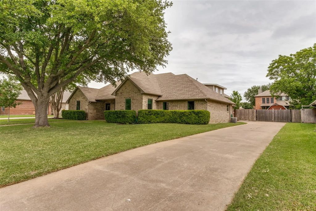1913 Quail Run Drive, Corinth