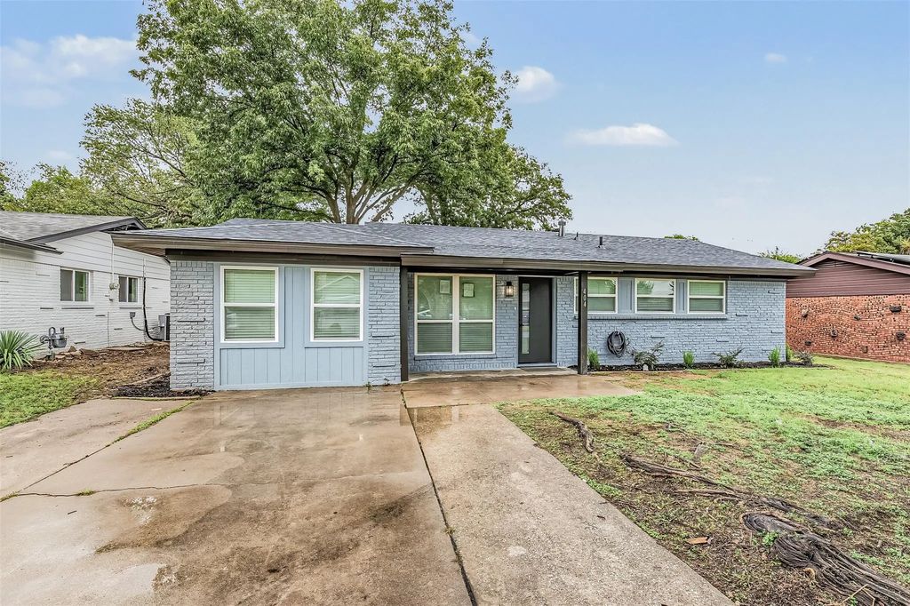 404 Simmons Drive, Hurst