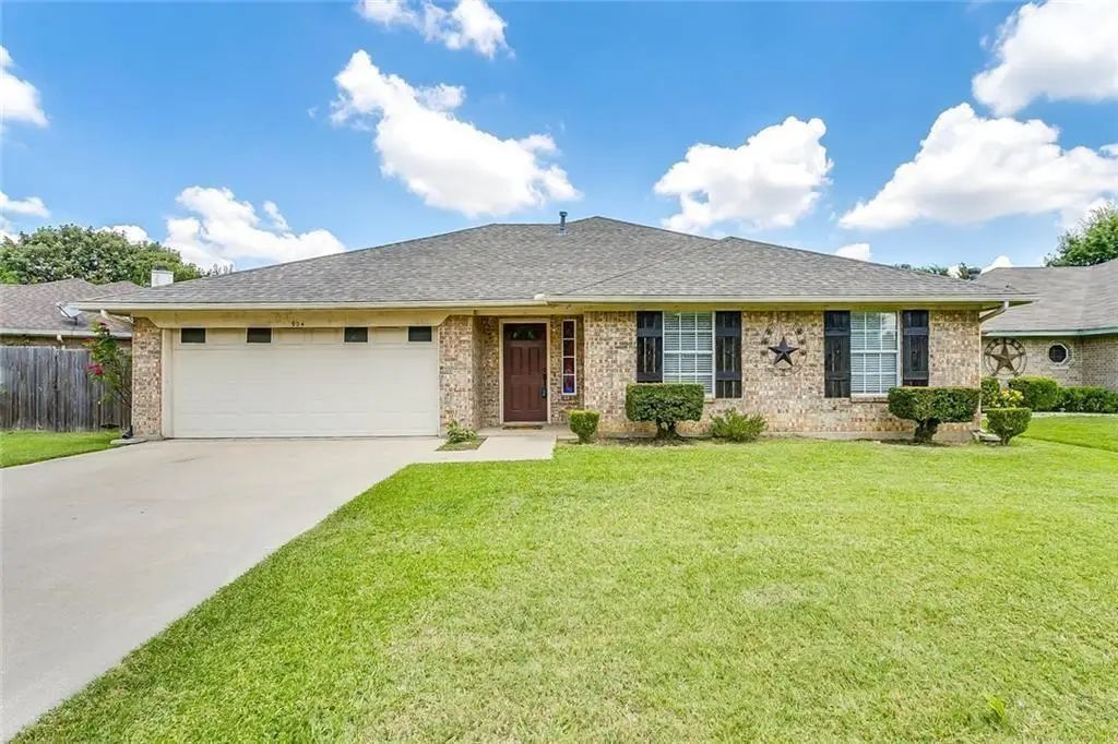 904 Vicksburg Lane, Burleson