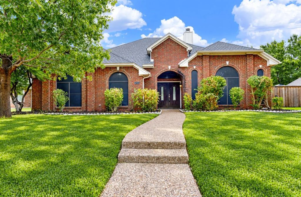 6732 Coach House Lane, Plano
