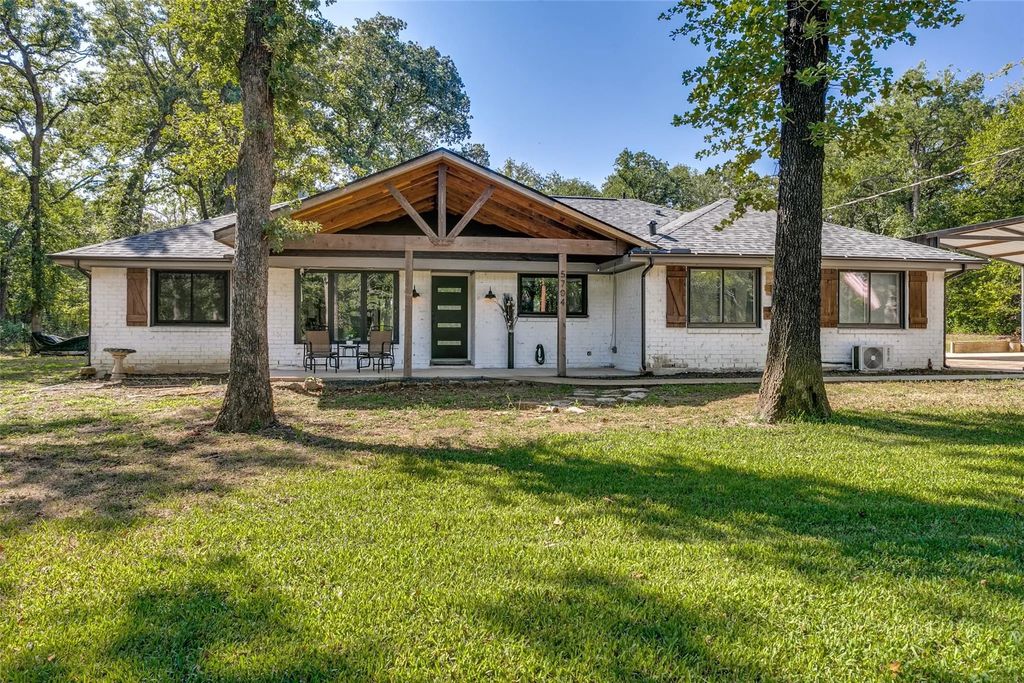5704 Pecan Circle, Alvarado