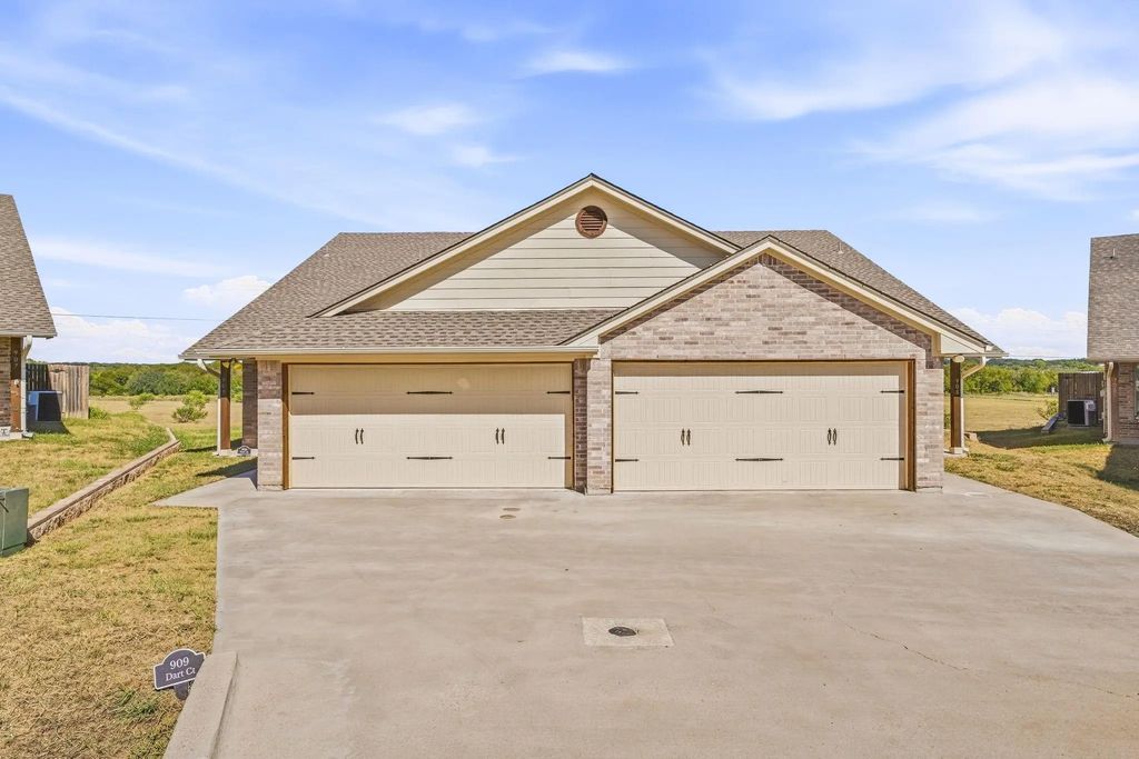 908 Dart Court, Granbury