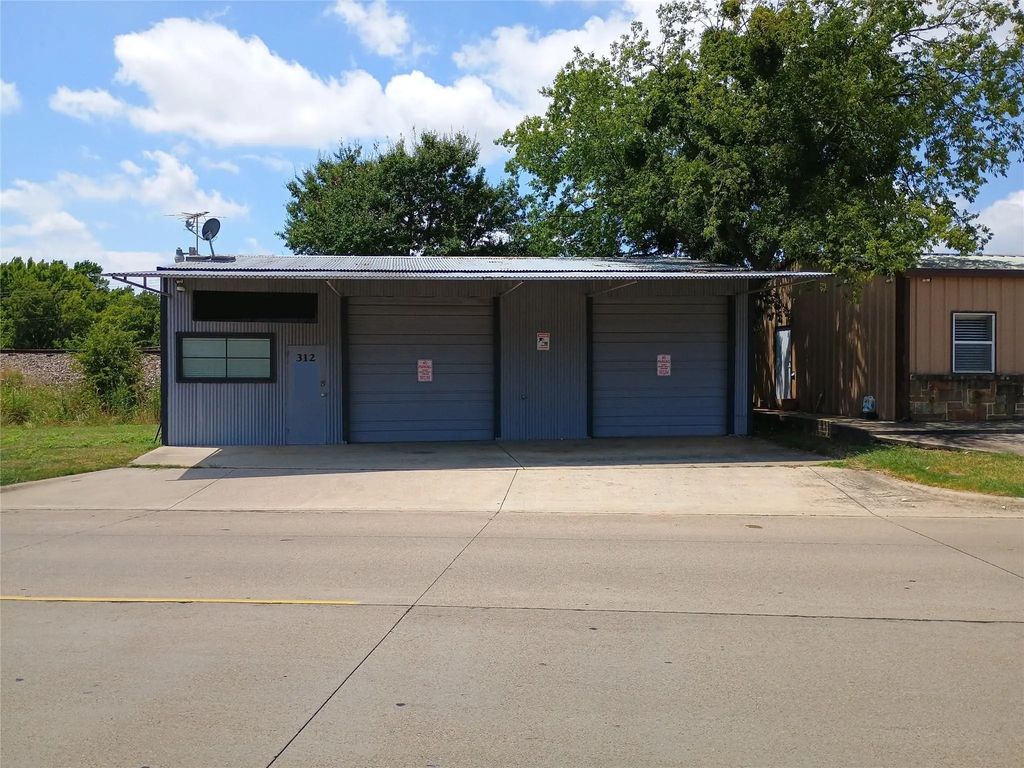 312 S Hampton Road, Crowley