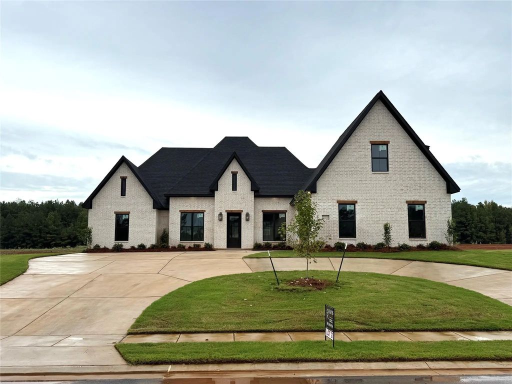 303 Coyote Run, Haughton
