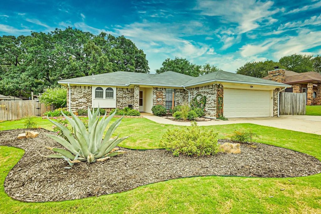 104 Hilltop Drive, Kennedale