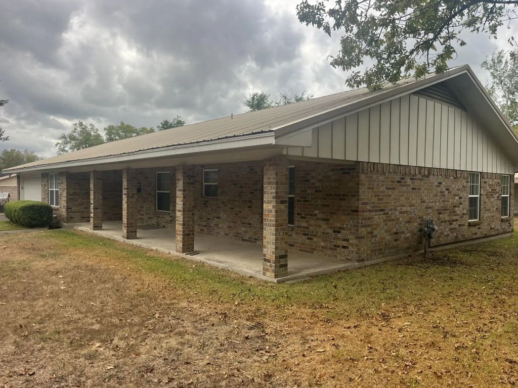 1402 Walnut, Clarksville