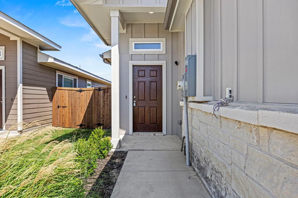 617 Blackland Drive, Venus