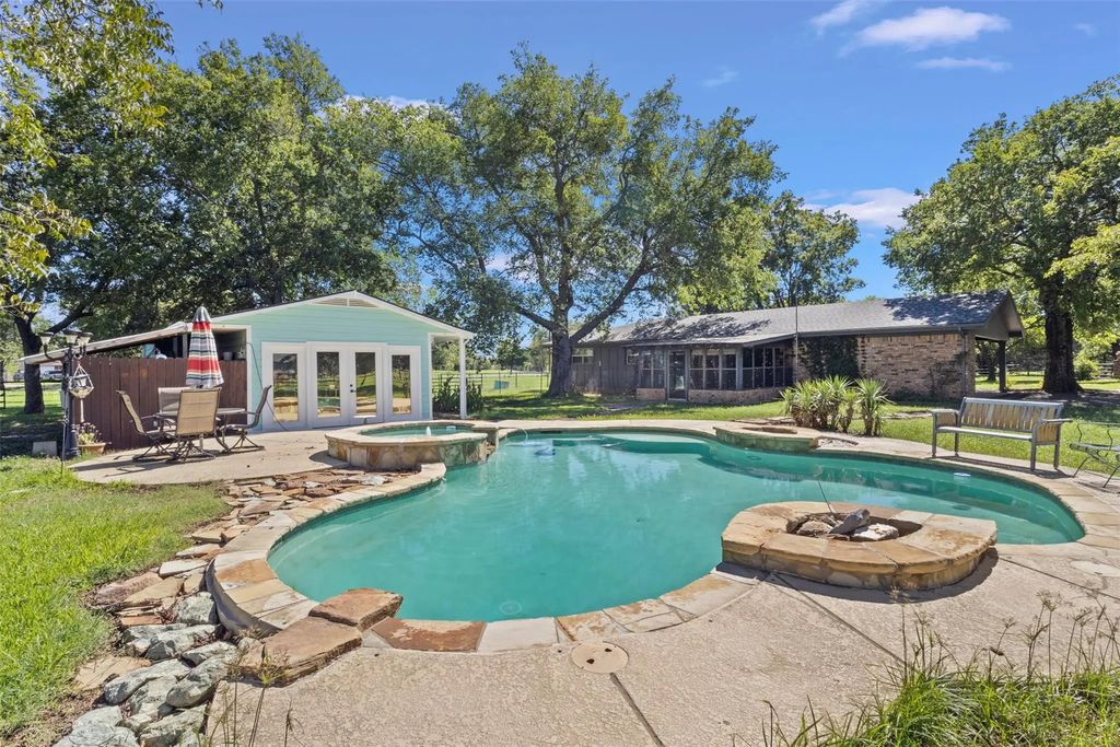 9591 Dripping Springs Road, Denison