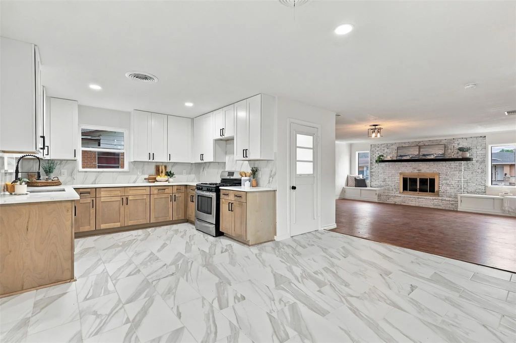 1112 Noble Avenue, Carrollton