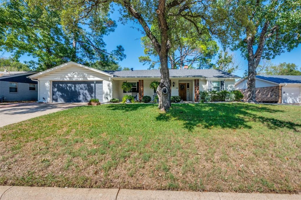 820 Overhill Drive, Hurst