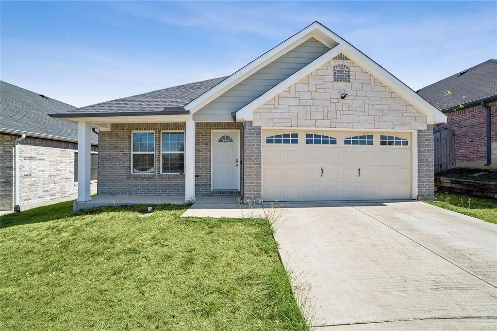 807 N Ridge Drive, White Settlement