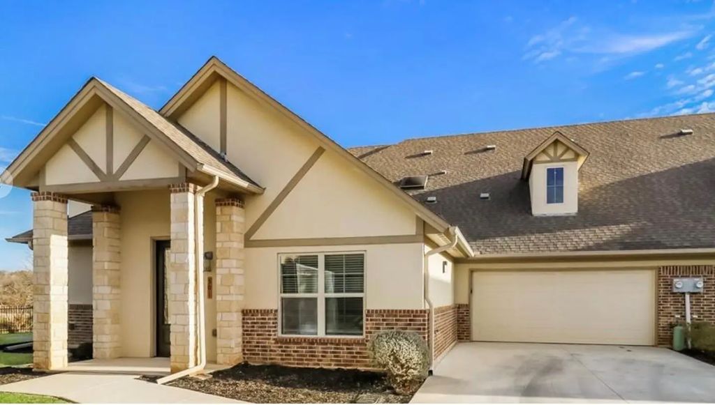 8851 Creek Run Road, Fort Worth