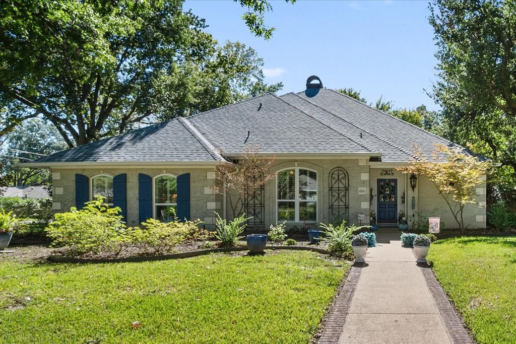1601 Bridle Path, Corsicana