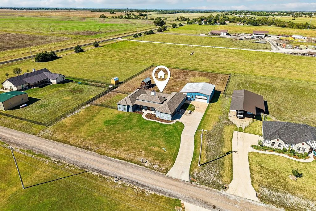 291 County Road 4833, Leonard