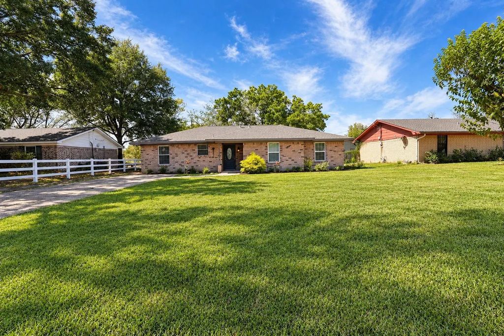 3510 Northpark Dr., Corsicana