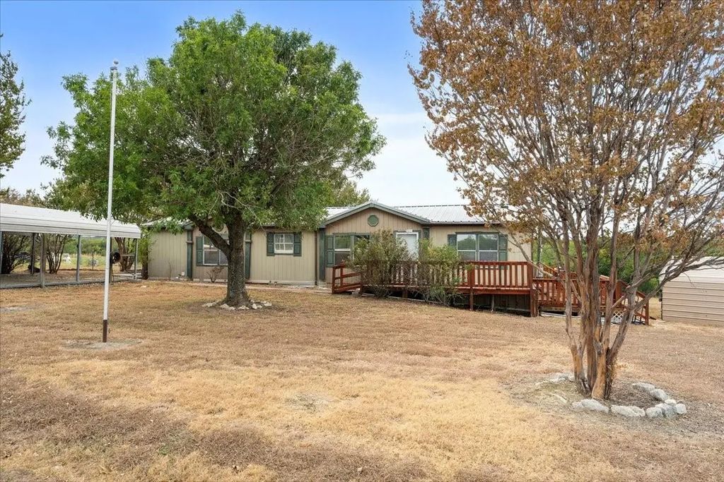 1097 County Road 3245, Hubbard