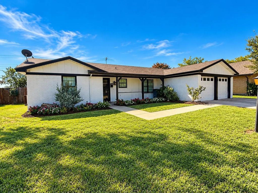 313 Linda Drive, Burleson