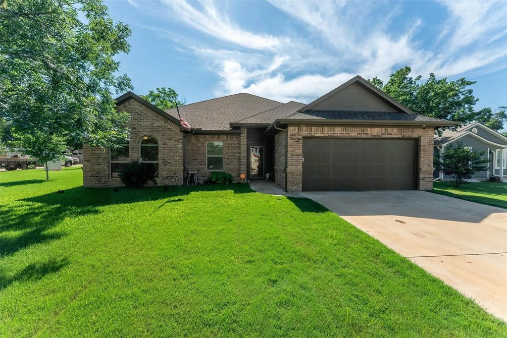 322 S S. Bowie Drive, Weatherford
