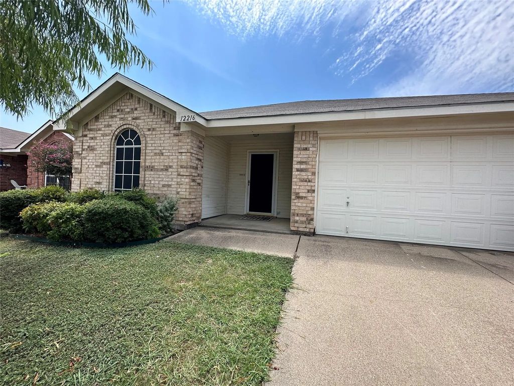 12216 Rolling Ridge Drive, Fort Worth