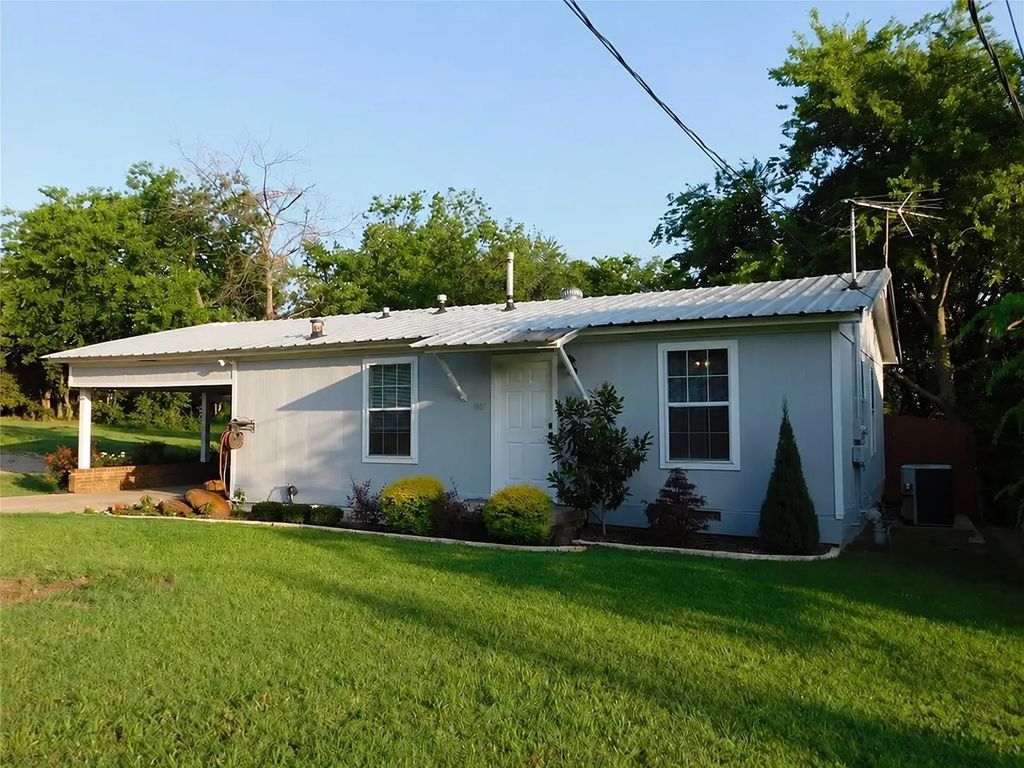 1107 Oakwood Drive, Denton