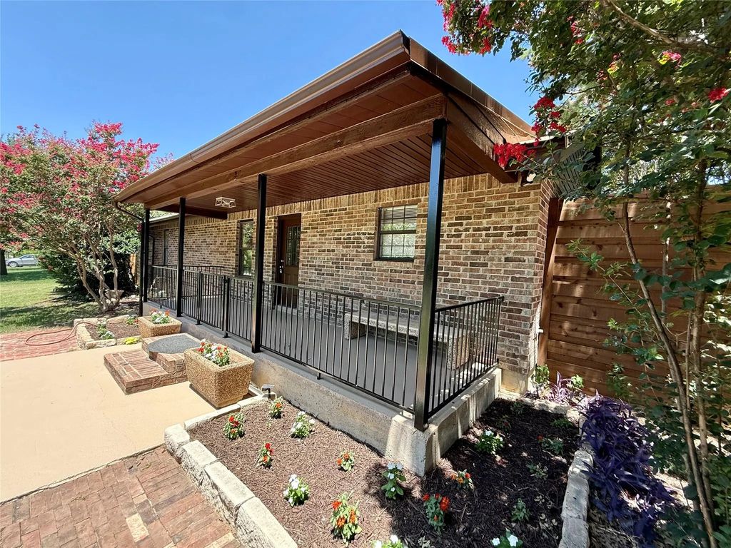 304 Oak Drive, Argyle