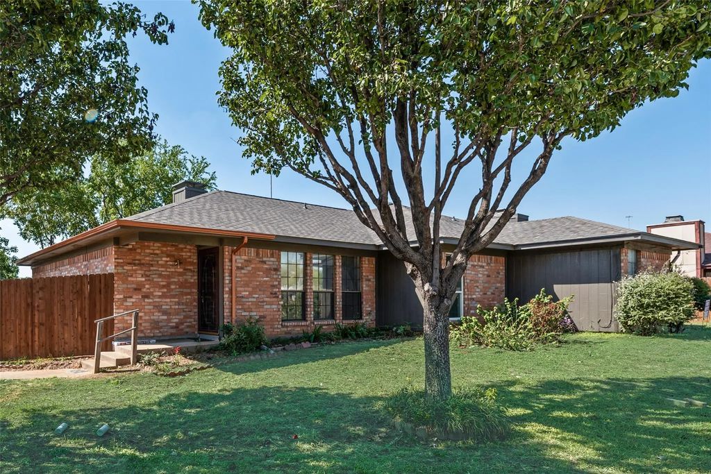 5126 Trail Dust Lane, Arlington