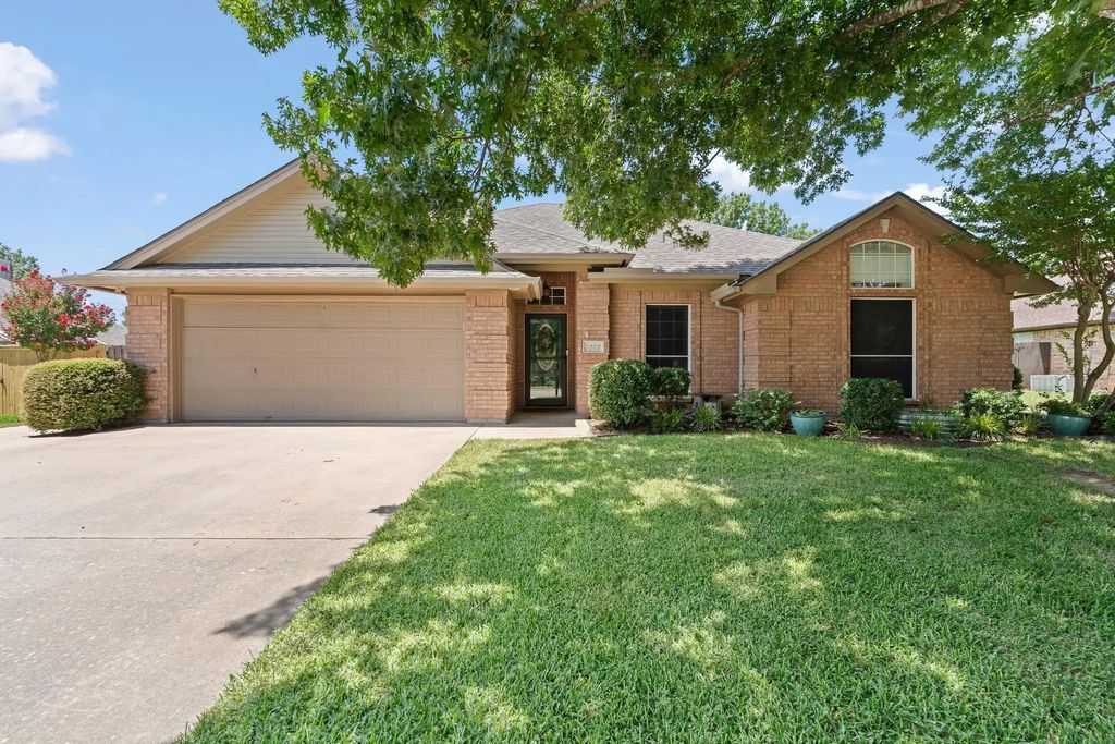 1618 Hyde Park Boulevard, Cleburne