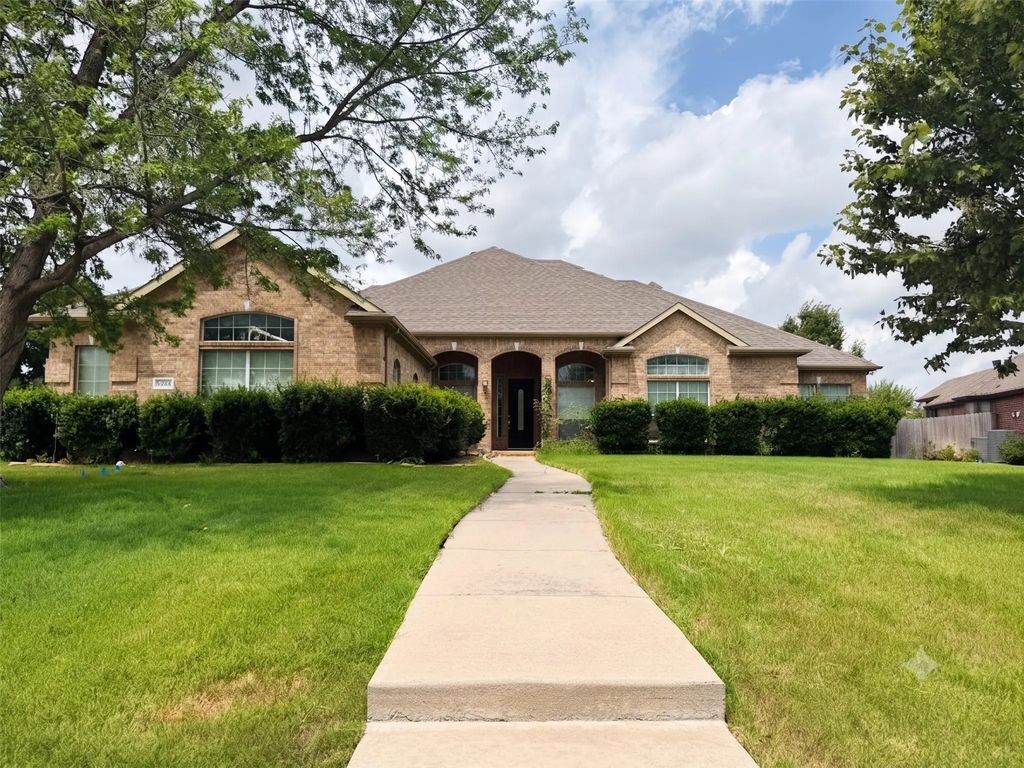 13733 Alterna Drive, Fort Worth