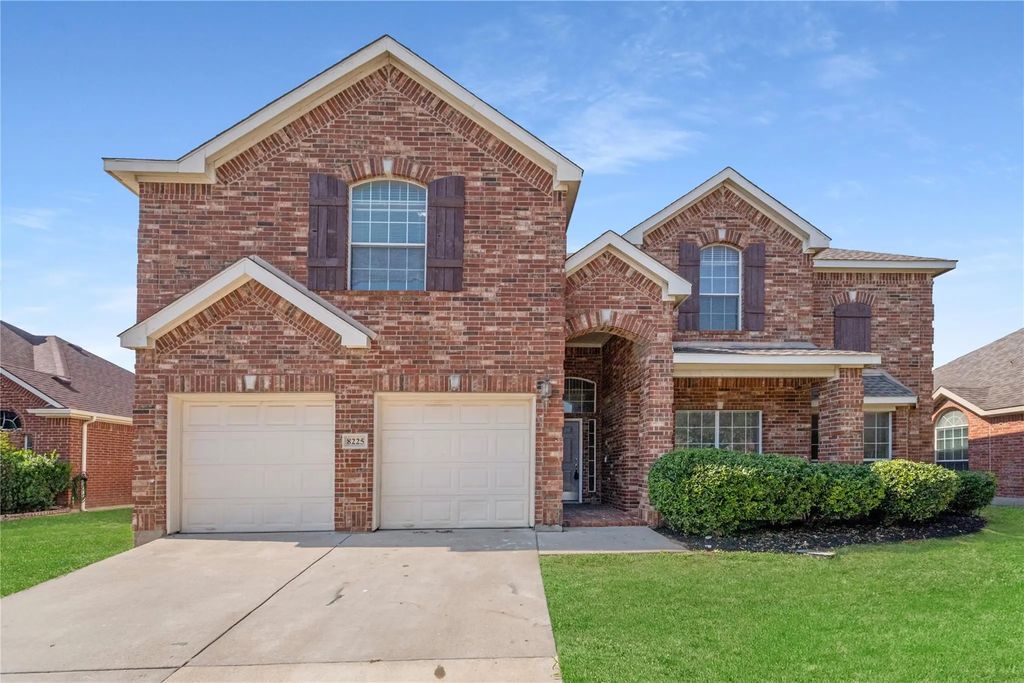 8225 Painted Tree Trail, Fort Worth