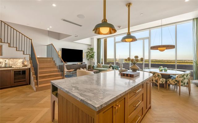 2408 Victory Park Lane 1442, Dallas