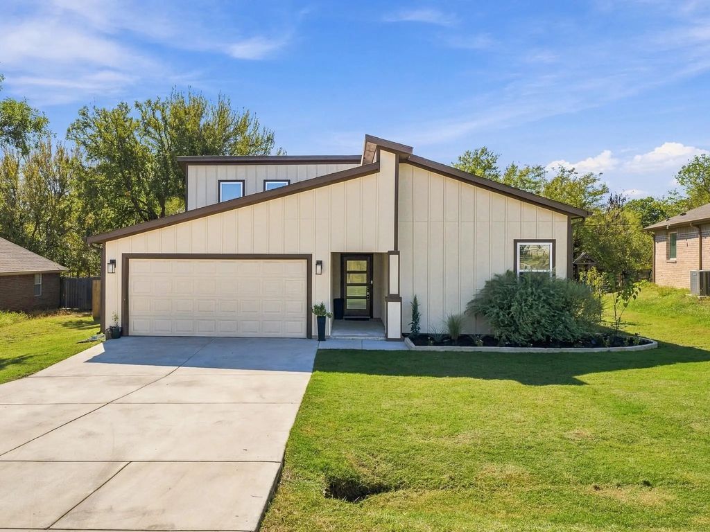 706 Port O Call Drive, Runaway Bay