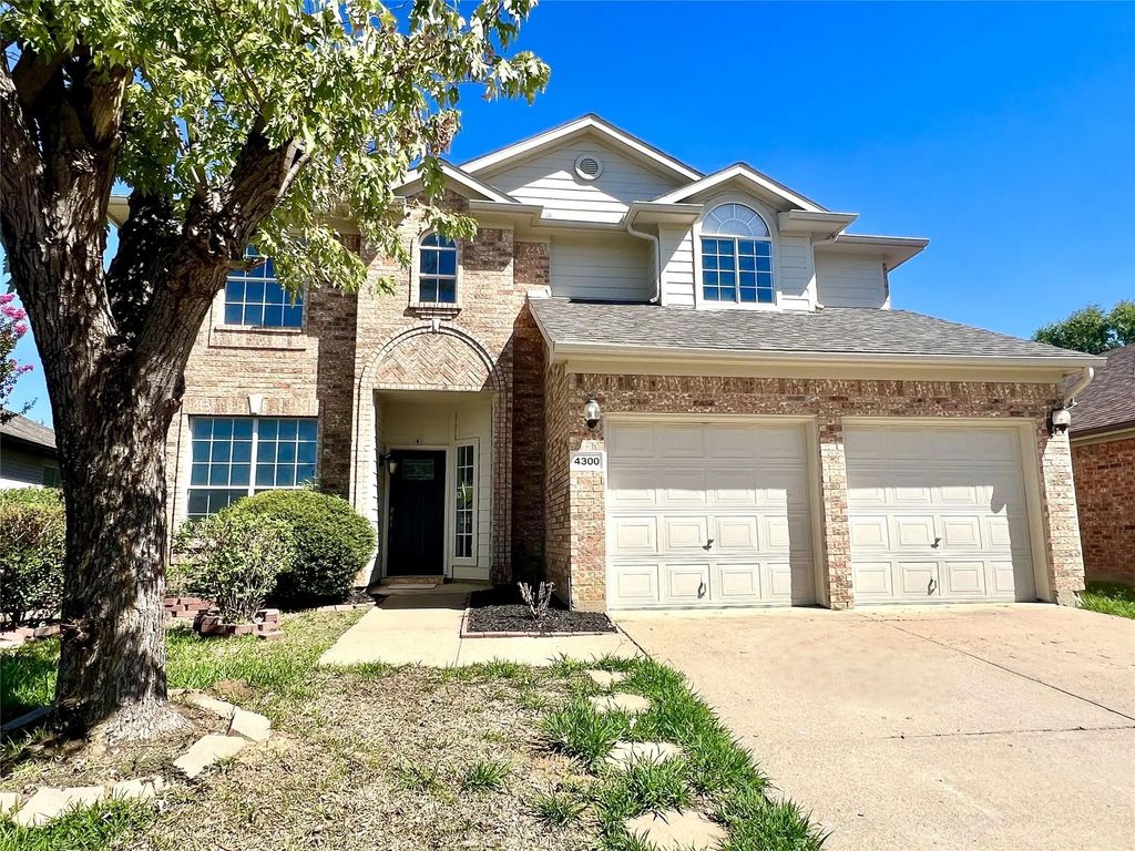 4300 Stone Hollow Way, Fort Worth