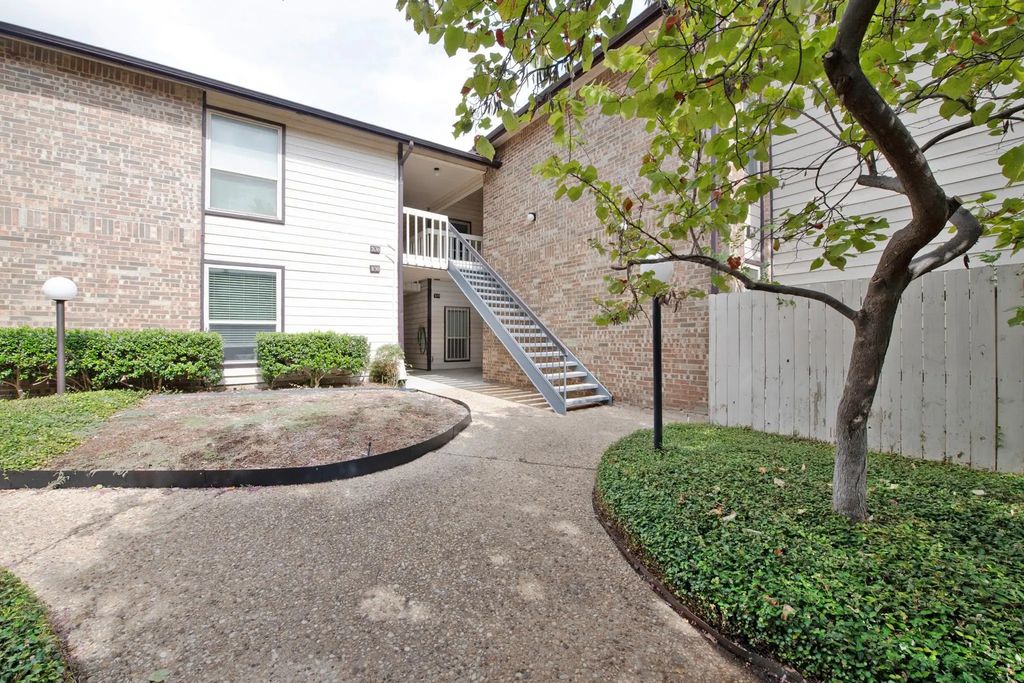 7107 Holly Hill Drive 17, Dallas