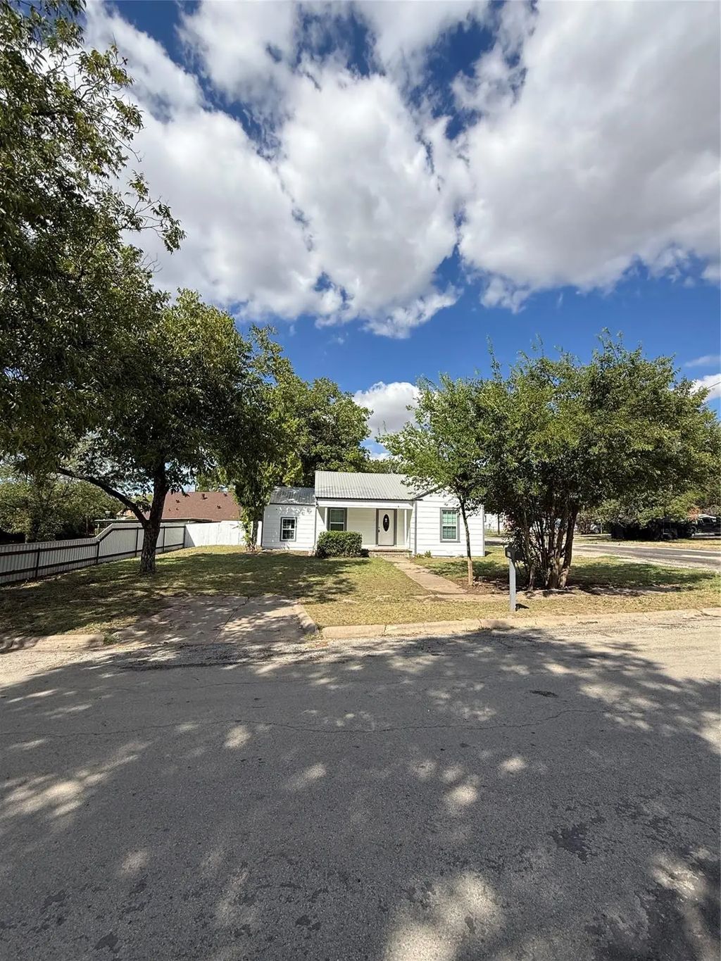 317 E 10th Street, Coleman