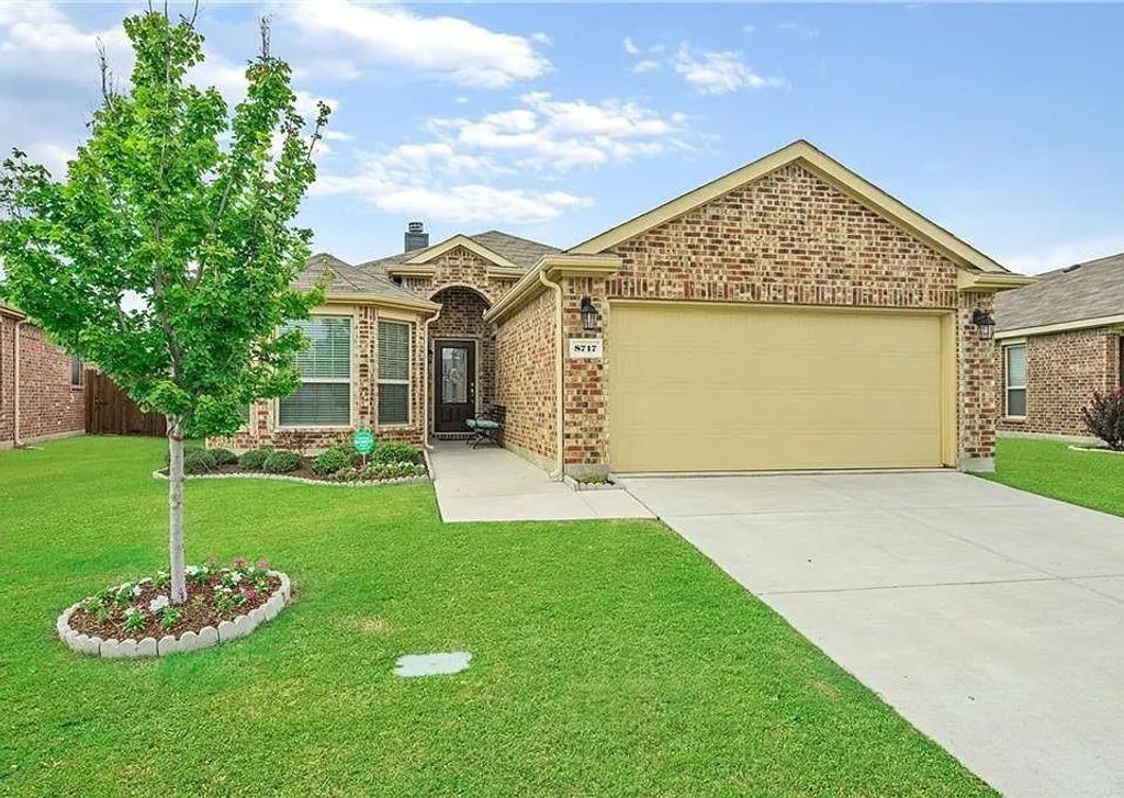 8717 Whirlwind Trail, Aubrey