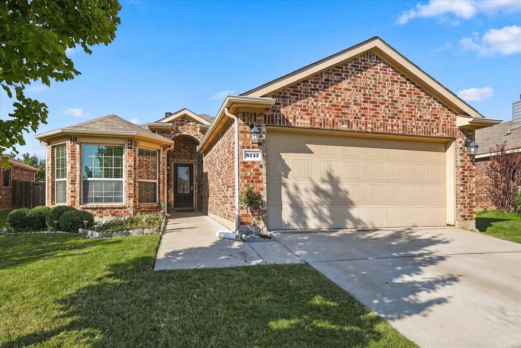 8717 Whirlwind Trail, Aubrey