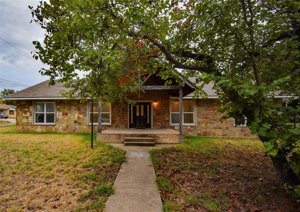 2363 W Denman, Stephenville