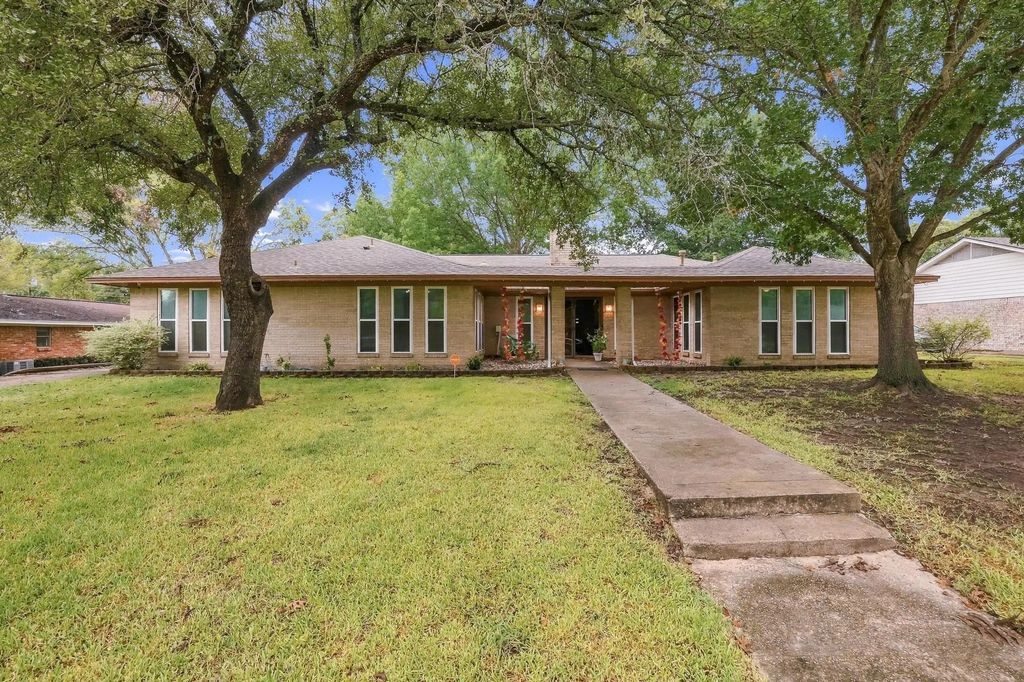 1908 Nancy Lea Drive, Bonham